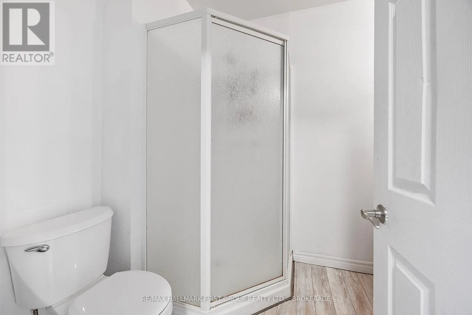 19/21 DUNDAS STREET W