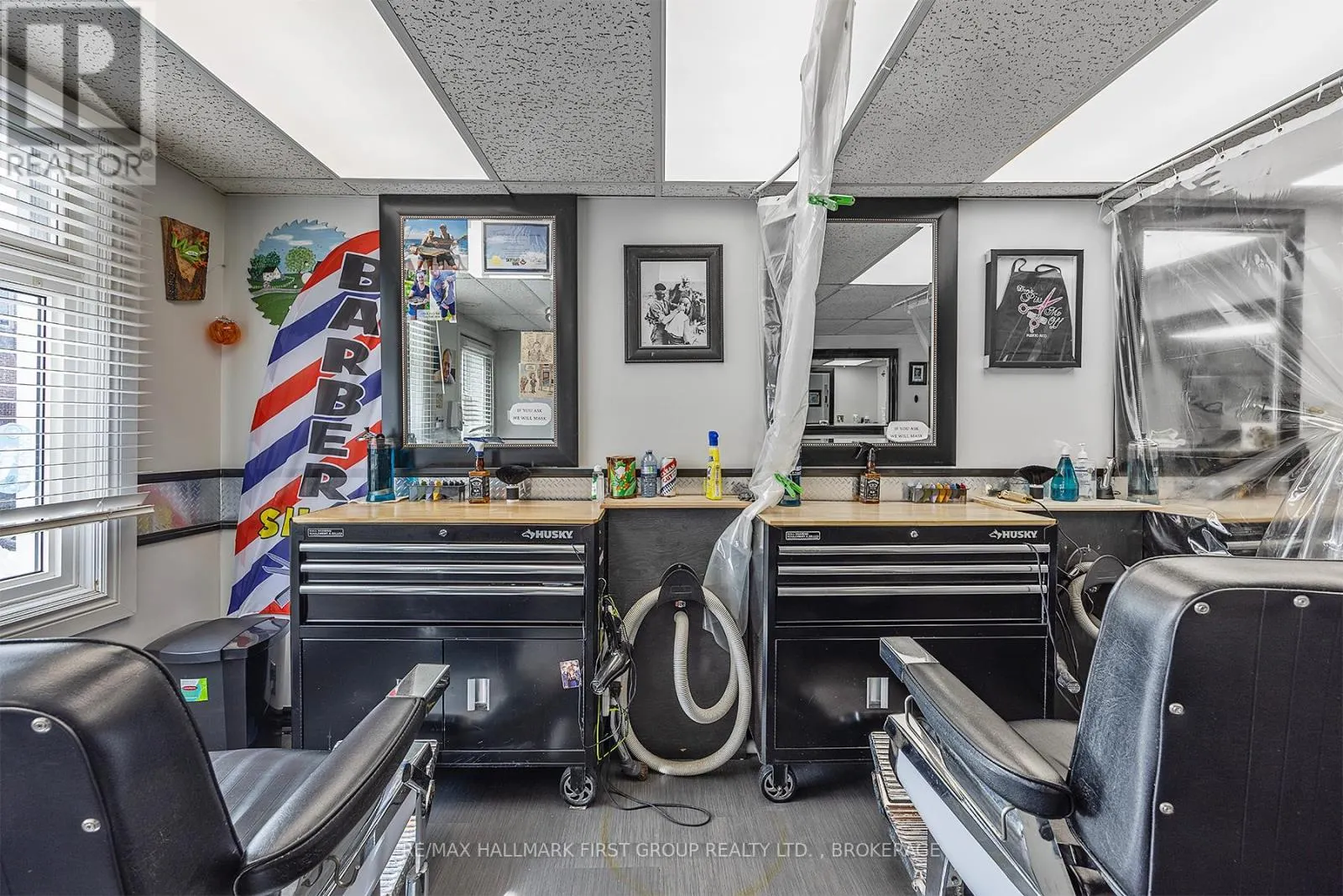 19/21 DUNDAS STREET W
