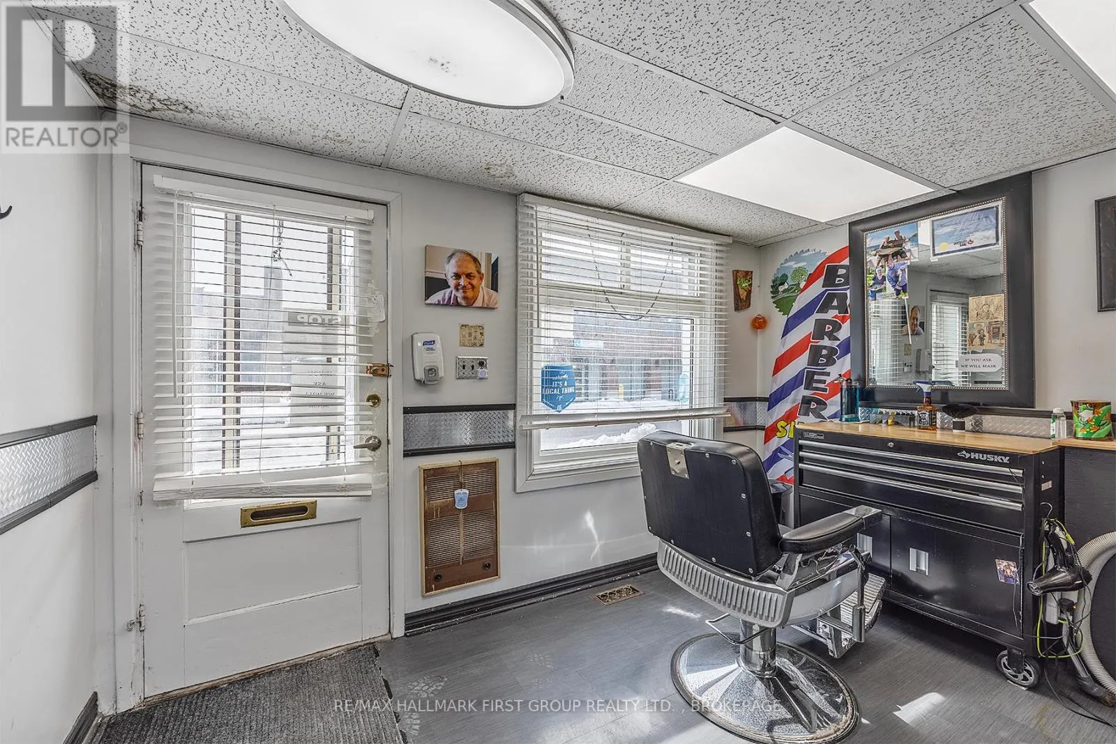 19/21 DUNDAS STREET W