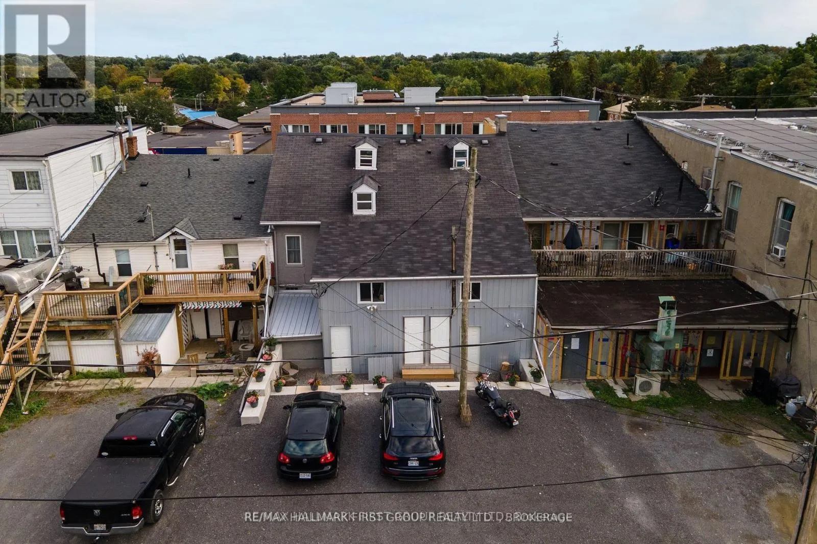 19/21 DUNDAS STREET W