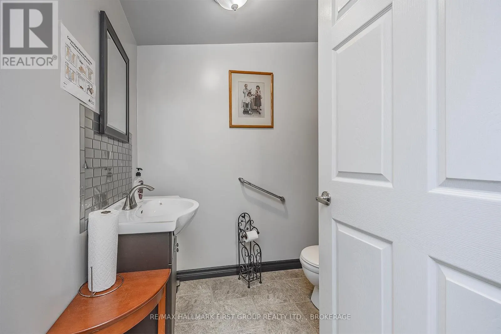19/21 DUNDAS STREET W