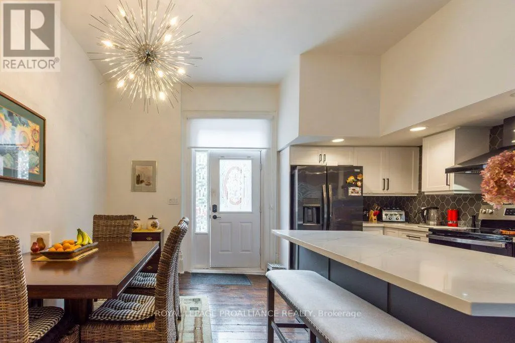 5 - 233 JOHN STREET, #5