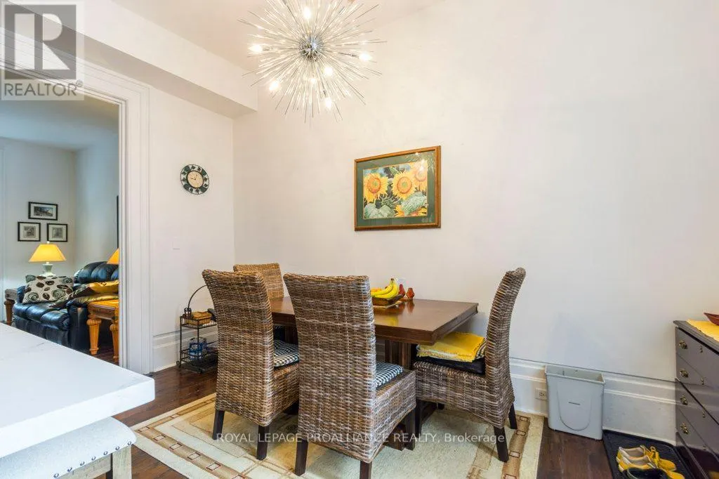 5 - 233 JOHN STREET, #5