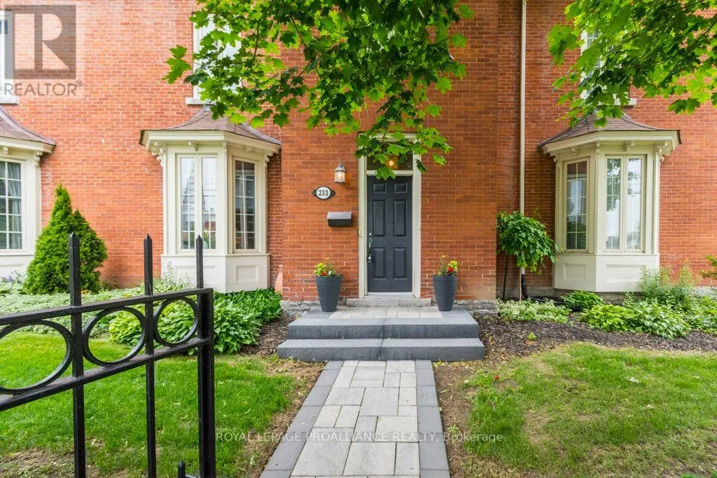 5 - 233 JOHN STREET, #5