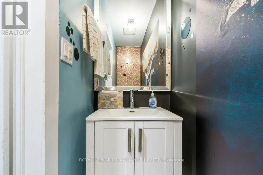 5 - 233 JOHN STREET, #5
