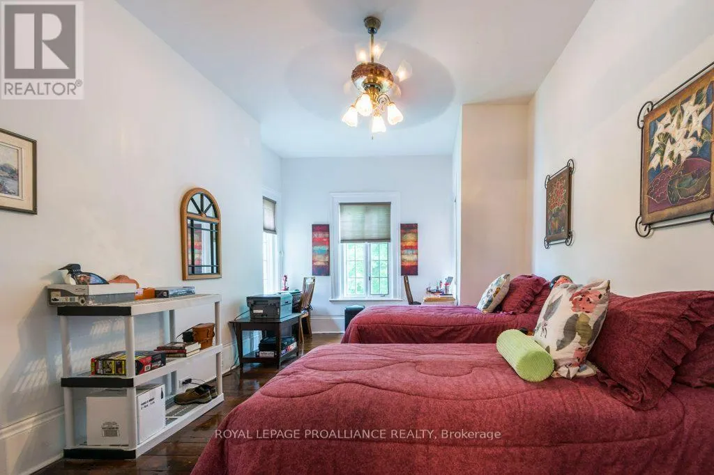 5 - 233 JOHN STREET, #5