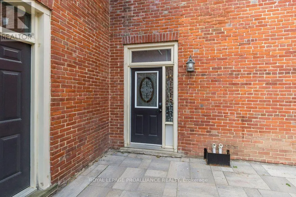 5 - 233 JOHN STREET, #5