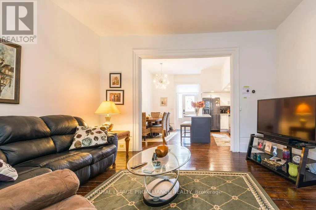 5 - 233 JOHN STREET, #5