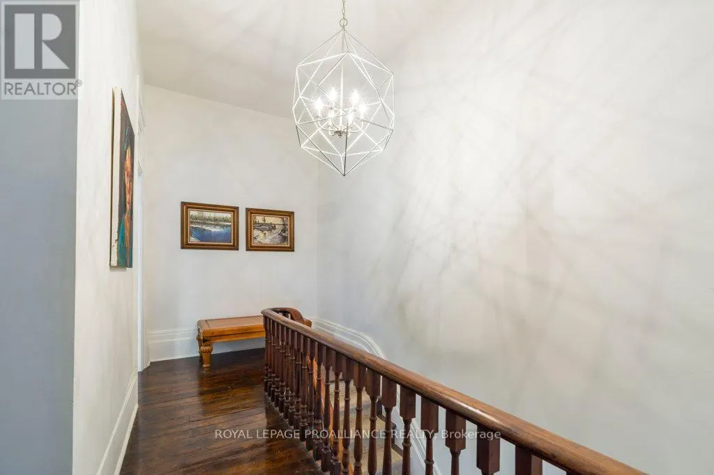 5 - 233 JOHN STREET, #5
