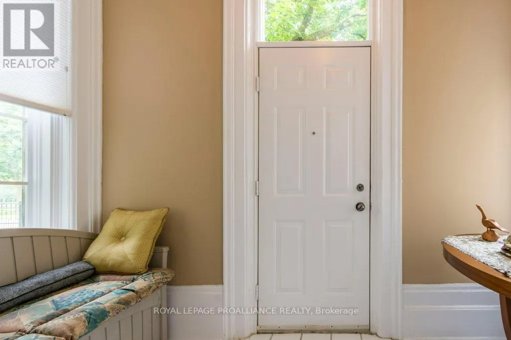 5 - 233 JOHN STREET, #5