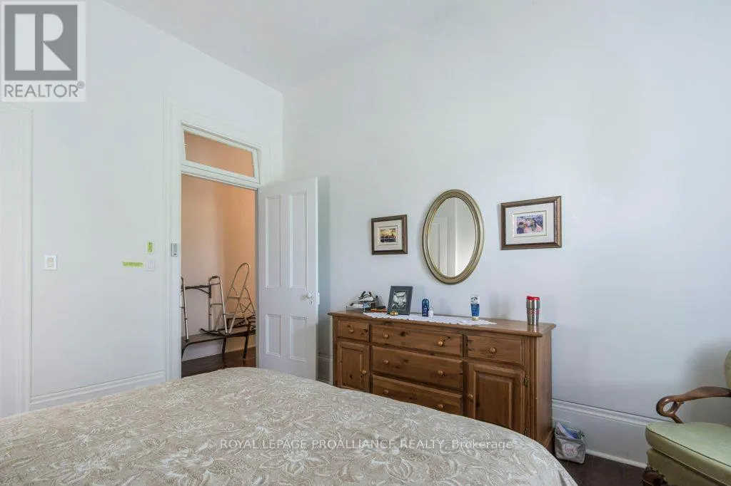 5 - 233 JOHN STREET, #5