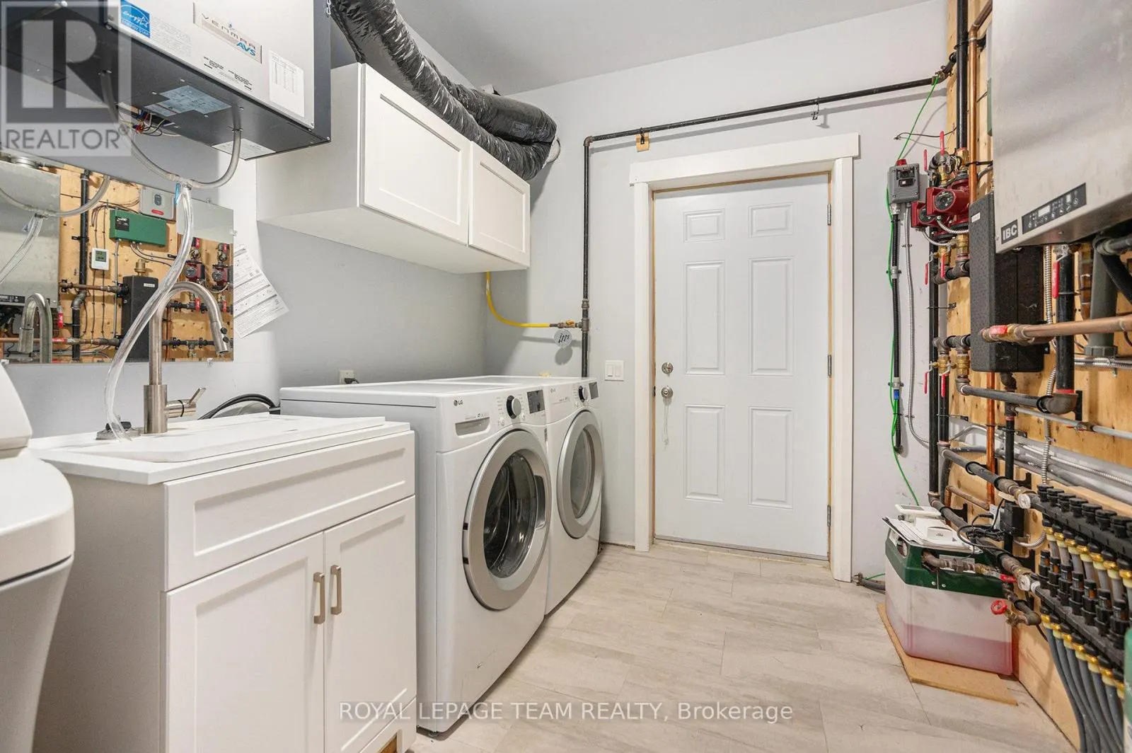4517 ROGER STEVENS DRIVE