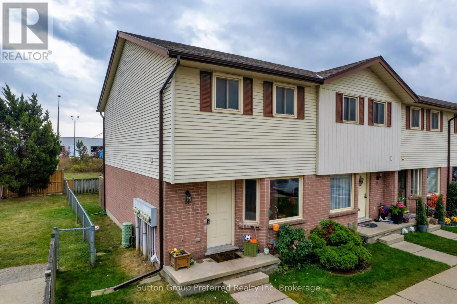 28 - 1093 NELLIS STREET, #28