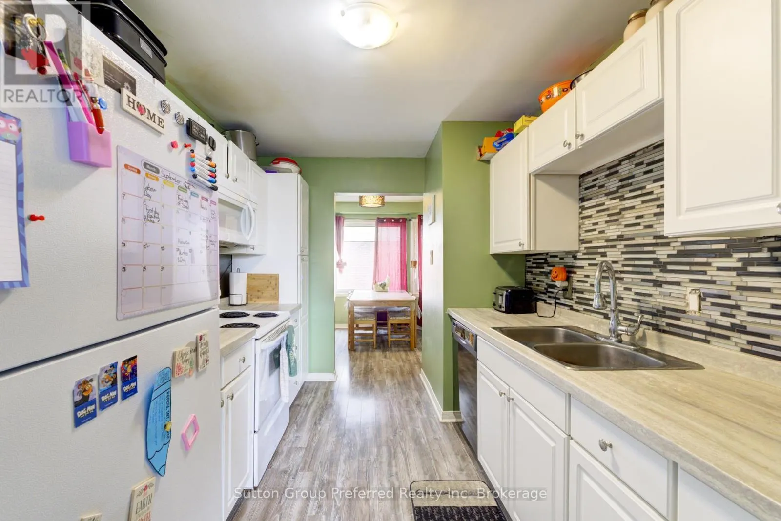 28 - 1093 NELLIS STREET, #28