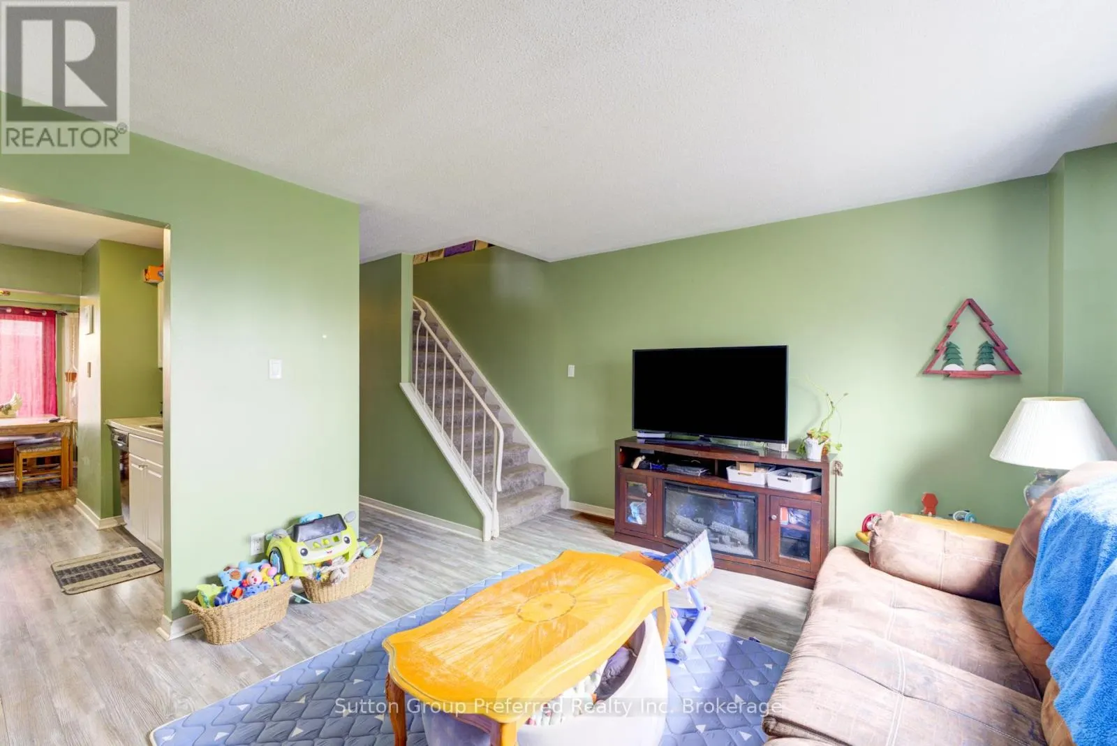 28 - 1093 NELLIS STREET, #28