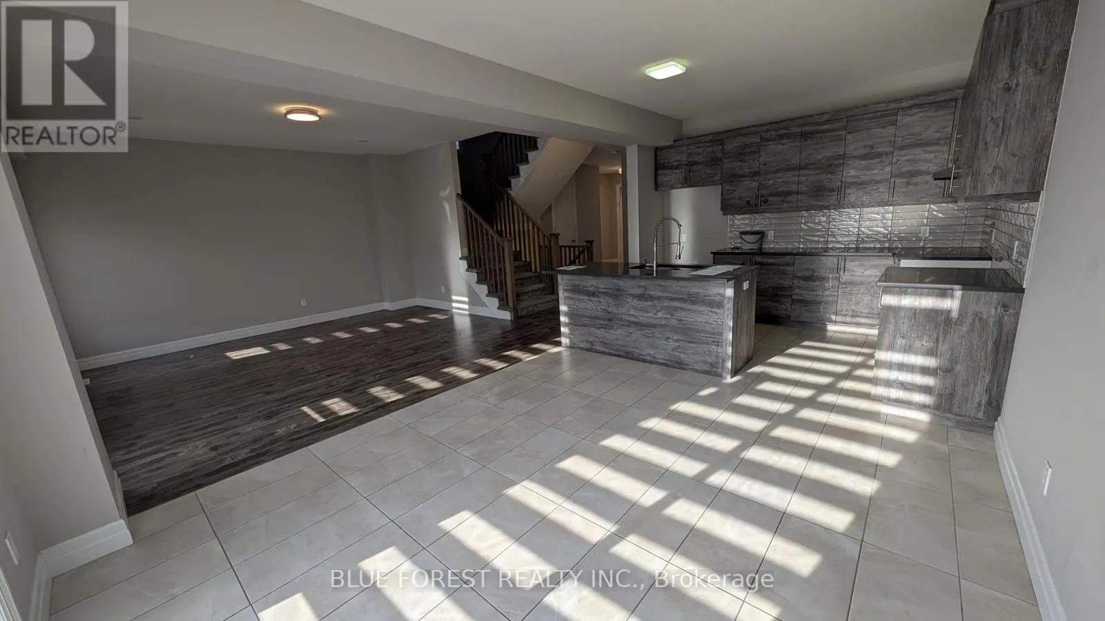 2926 TURNER CRESCENT