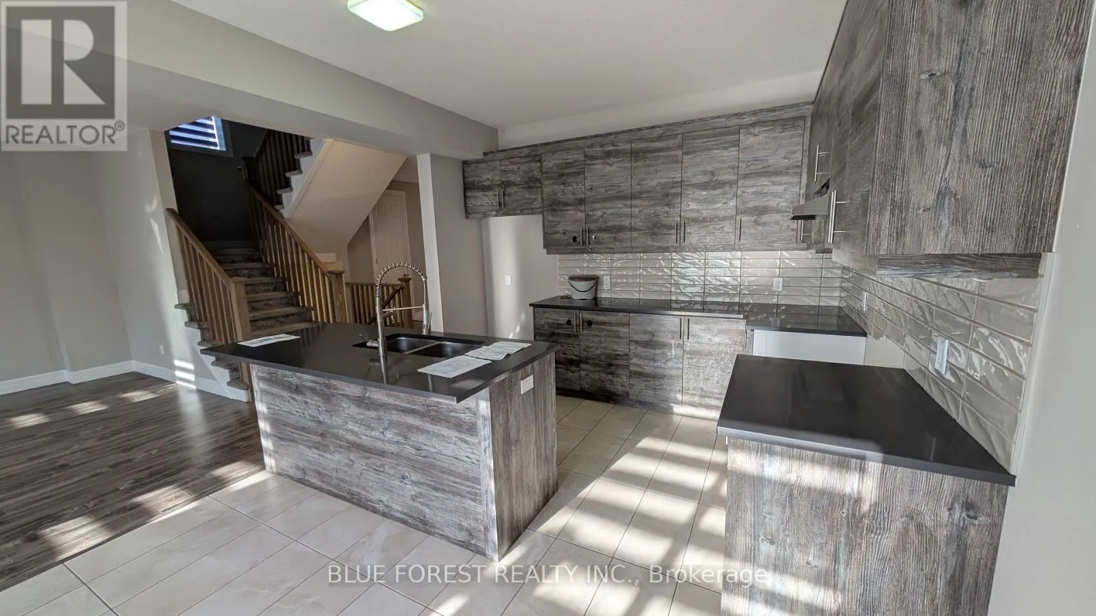 2926 TURNER CRESCENT