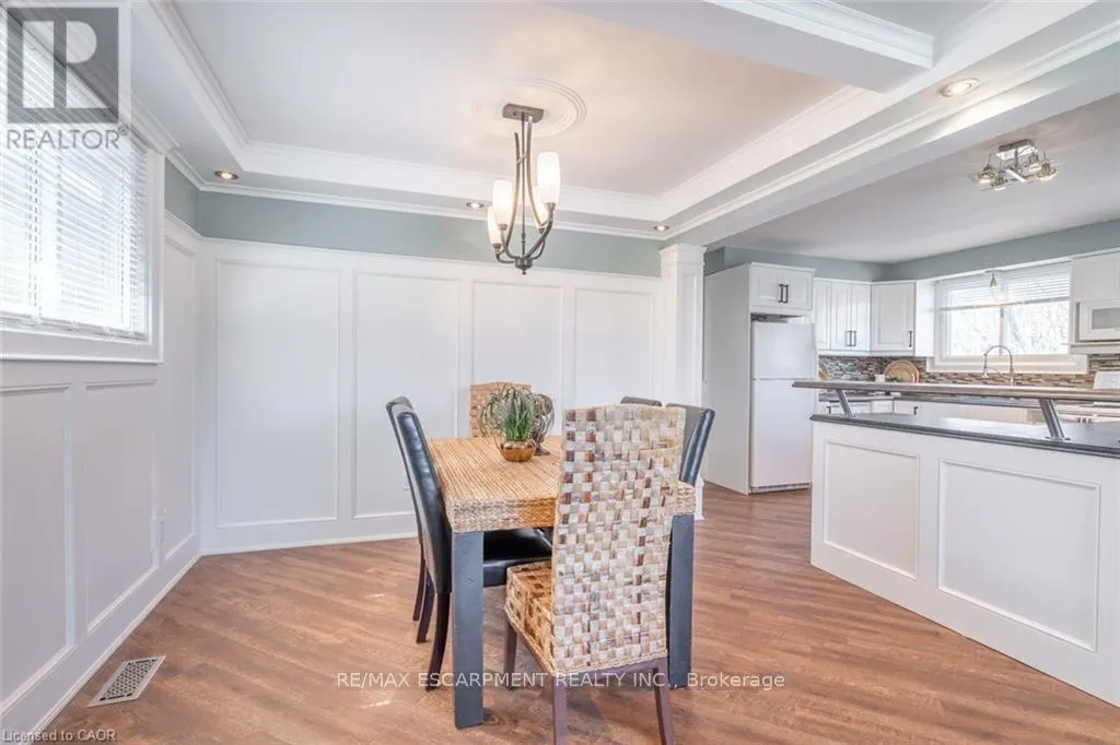UPPER - 59 EDWINA COURT