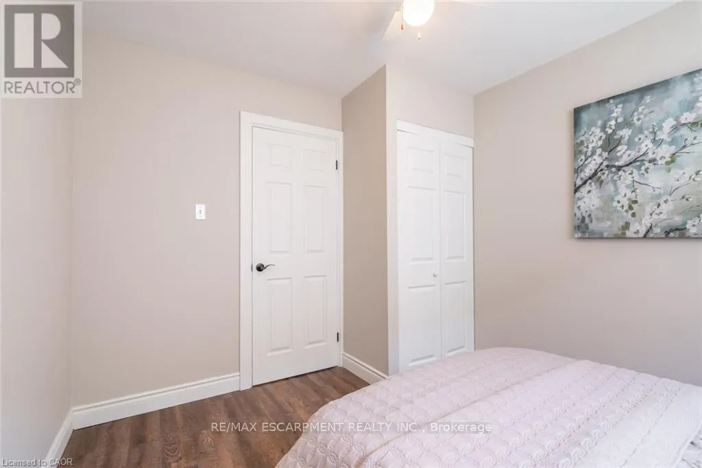 UPPER - 59 EDWINA COURT