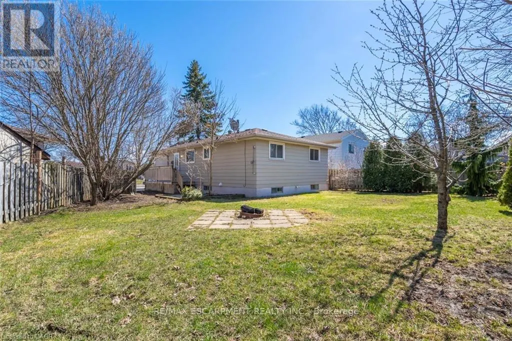 UPPER - 59 EDWINA COURT