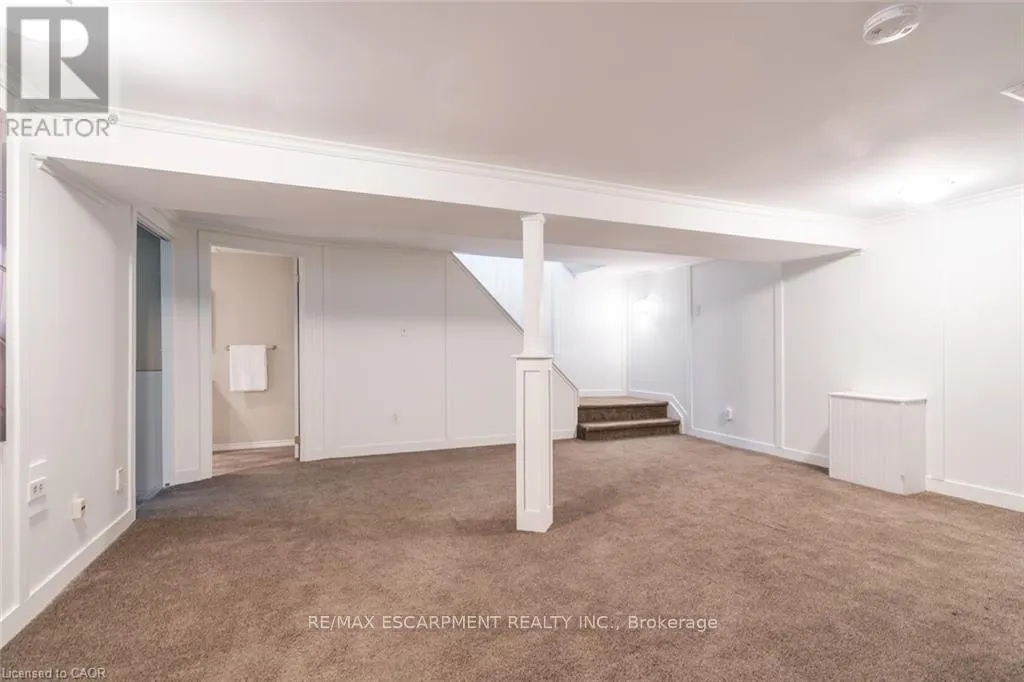 UPPER - 59 EDWINA COURT