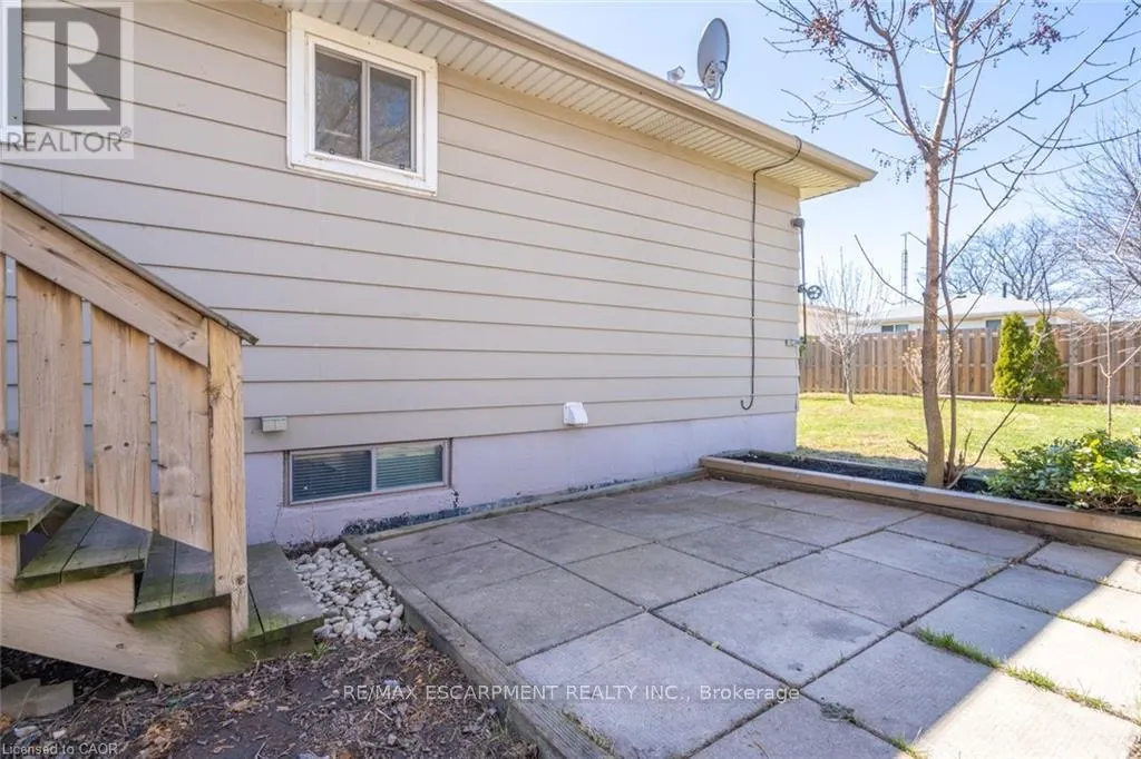 UPPER - 59 EDWINA COURT