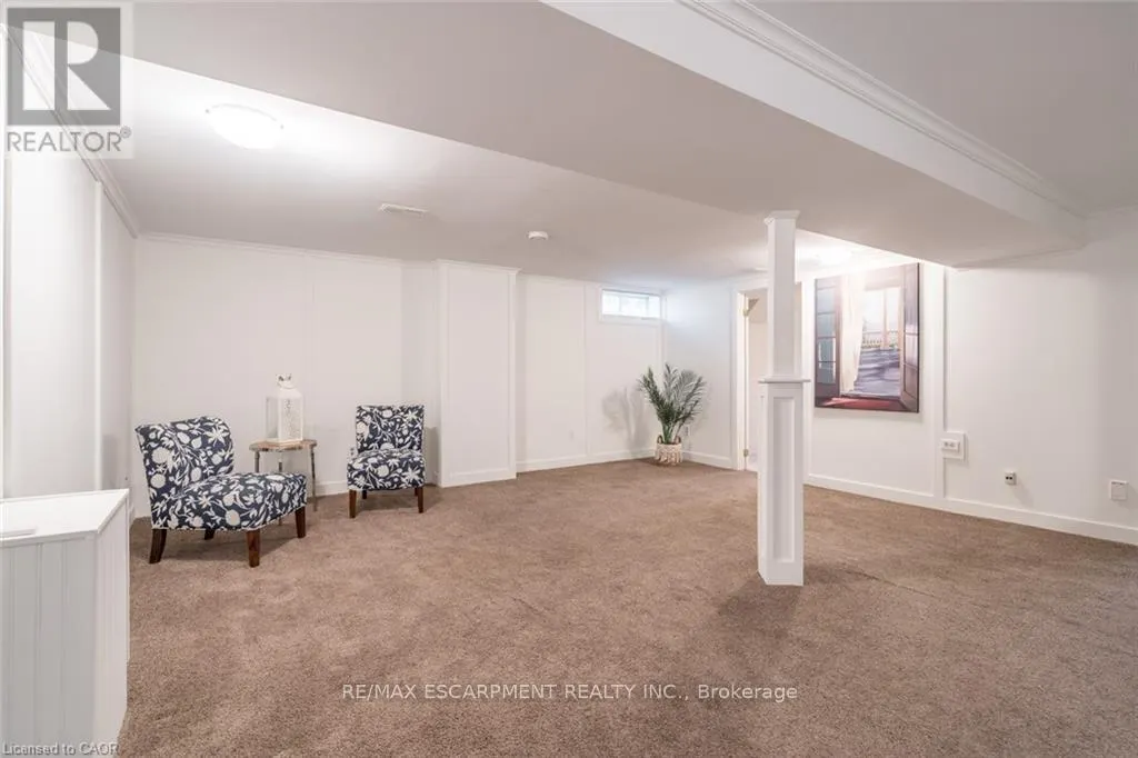 UPPER - 59 EDWINA COURT