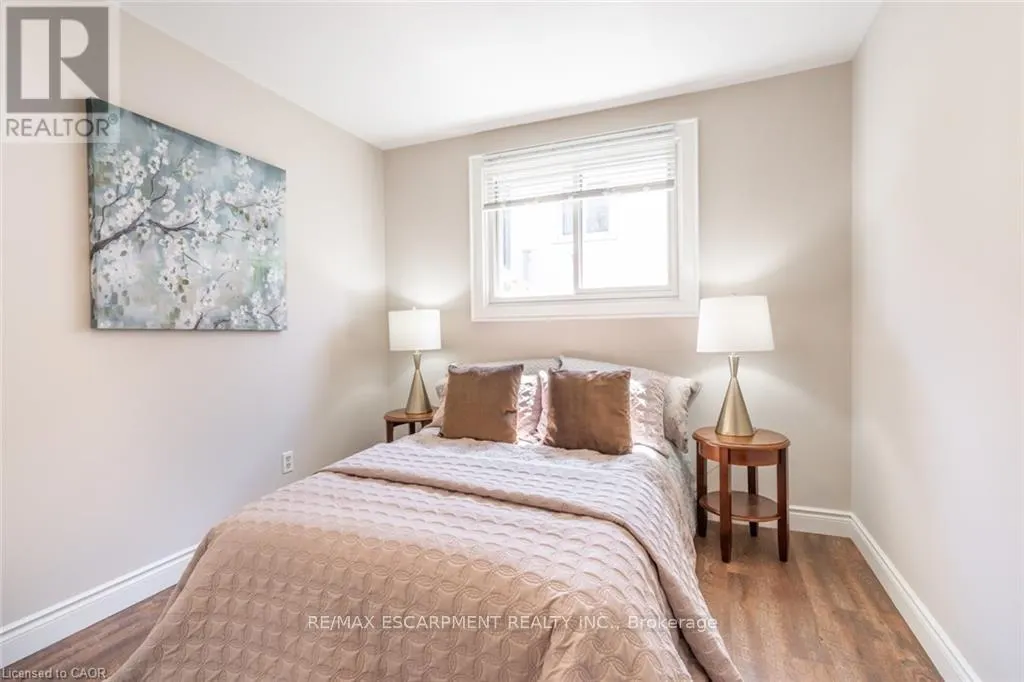 UPPER - 59 EDWINA COURT