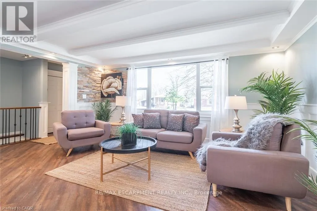 UPPER - 59 EDWINA COURT