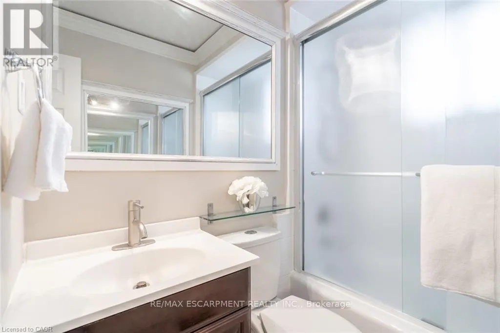 UPPER - 59 EDWINA COURT