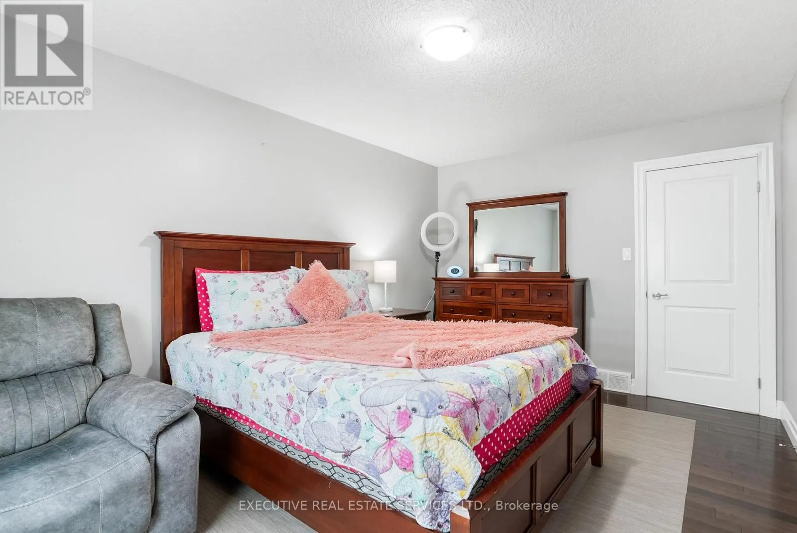 UPPER - 2884 DEVON ROAD