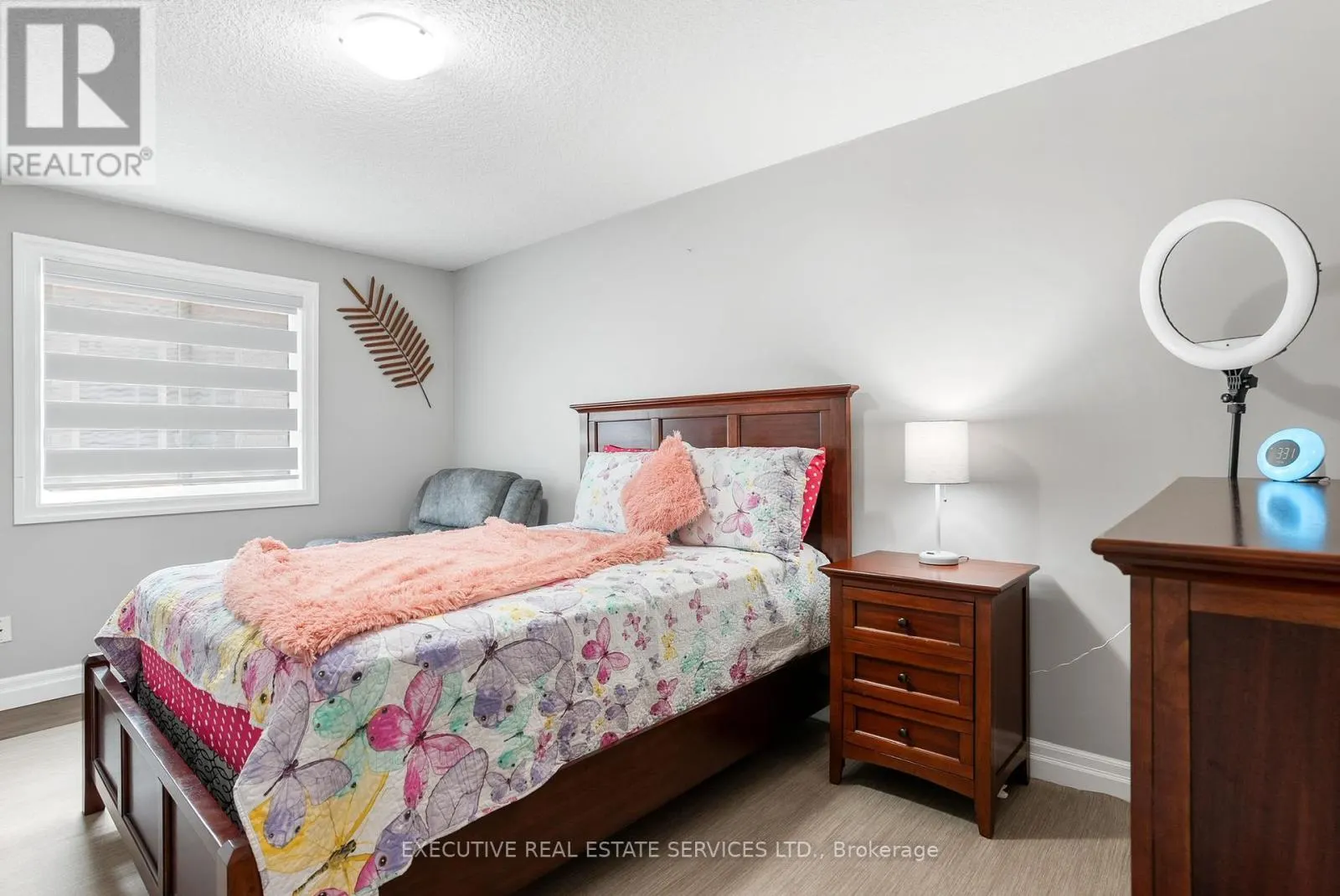 UPPER - 2884 DEVON ROAD