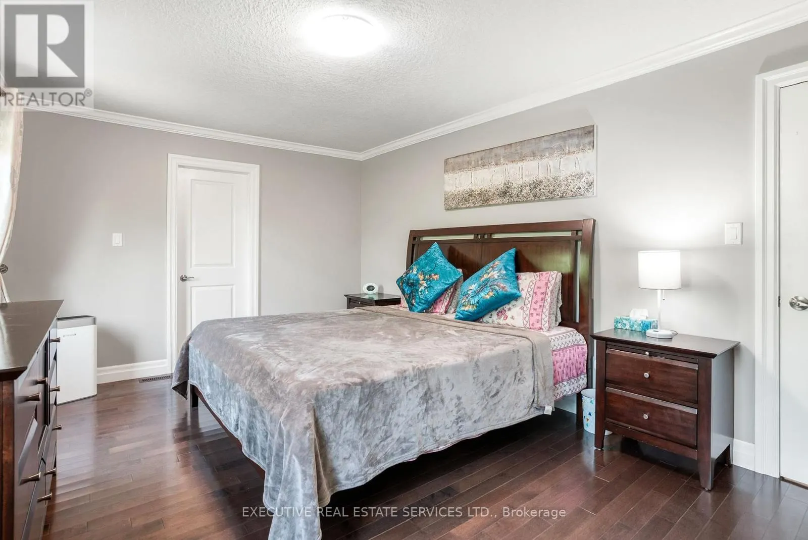 UPPER - 2884 DEVON ROAD