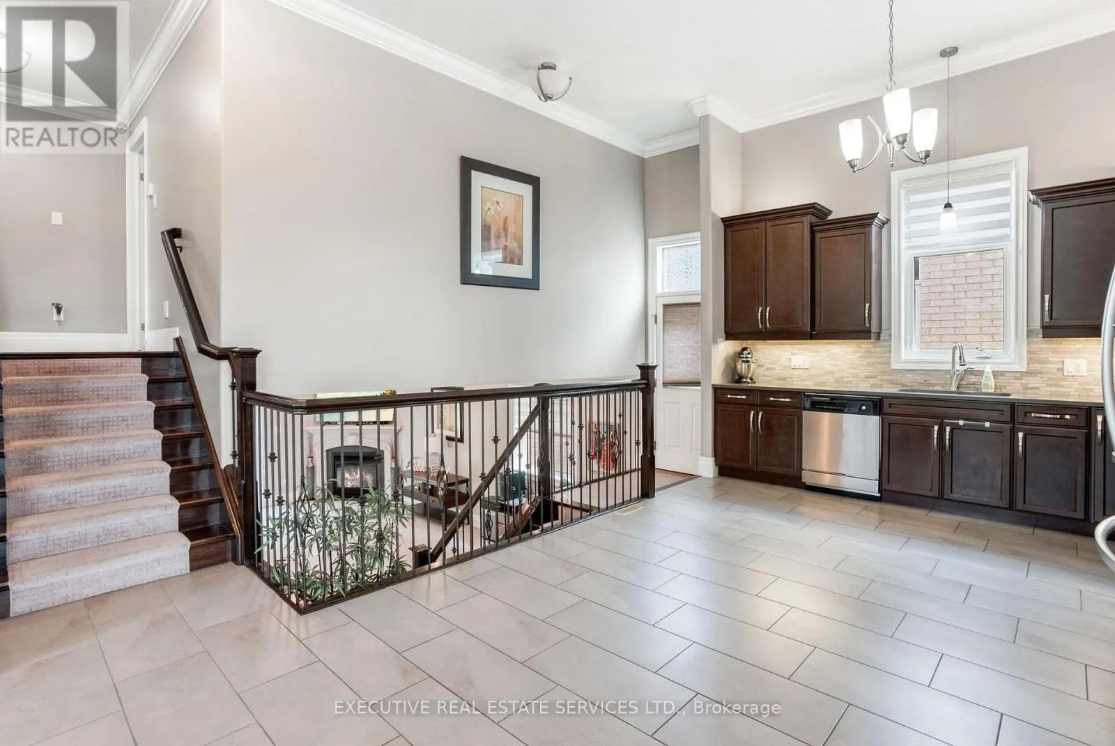 UPPER - 2884 DEVON ROAD