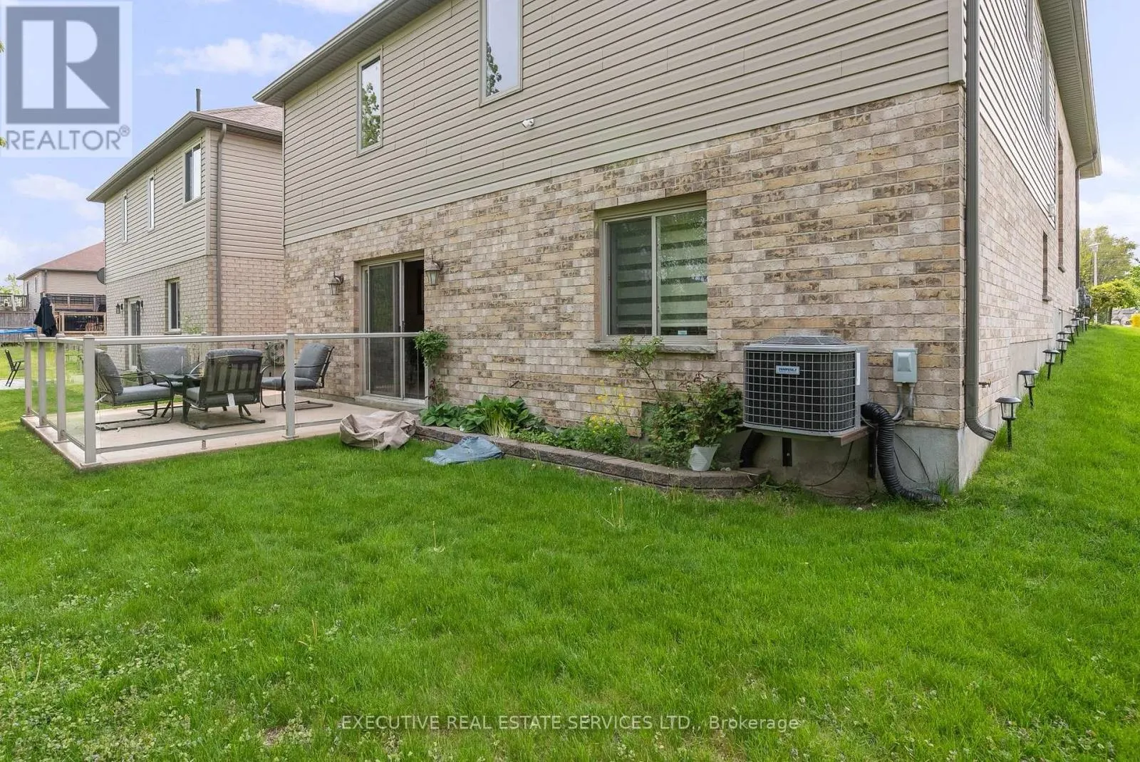 LOWER WALKOUT  + BASEMENT - 2884 DEVON ROAD
