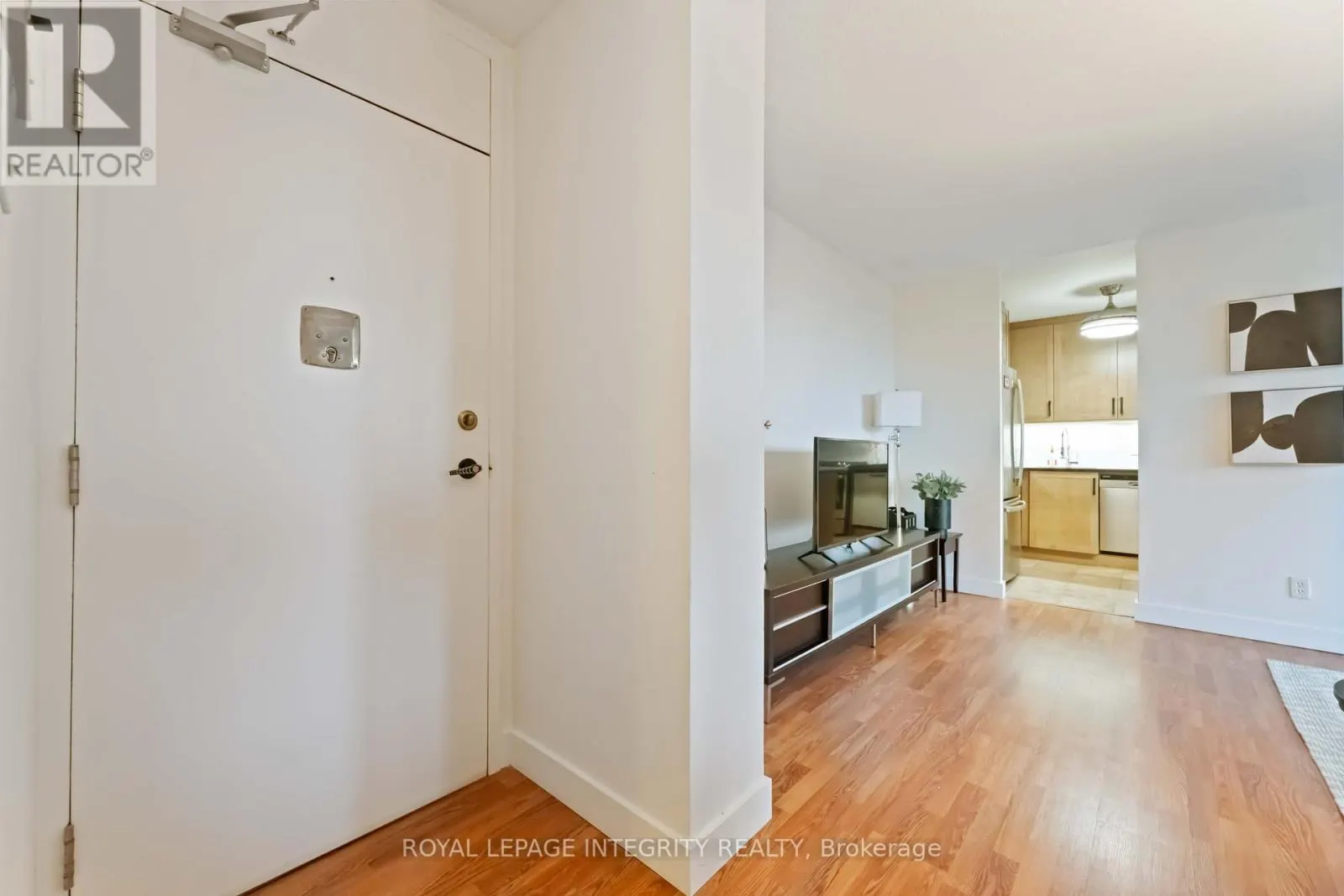 408 - 2000 JASMINE CRESCENT