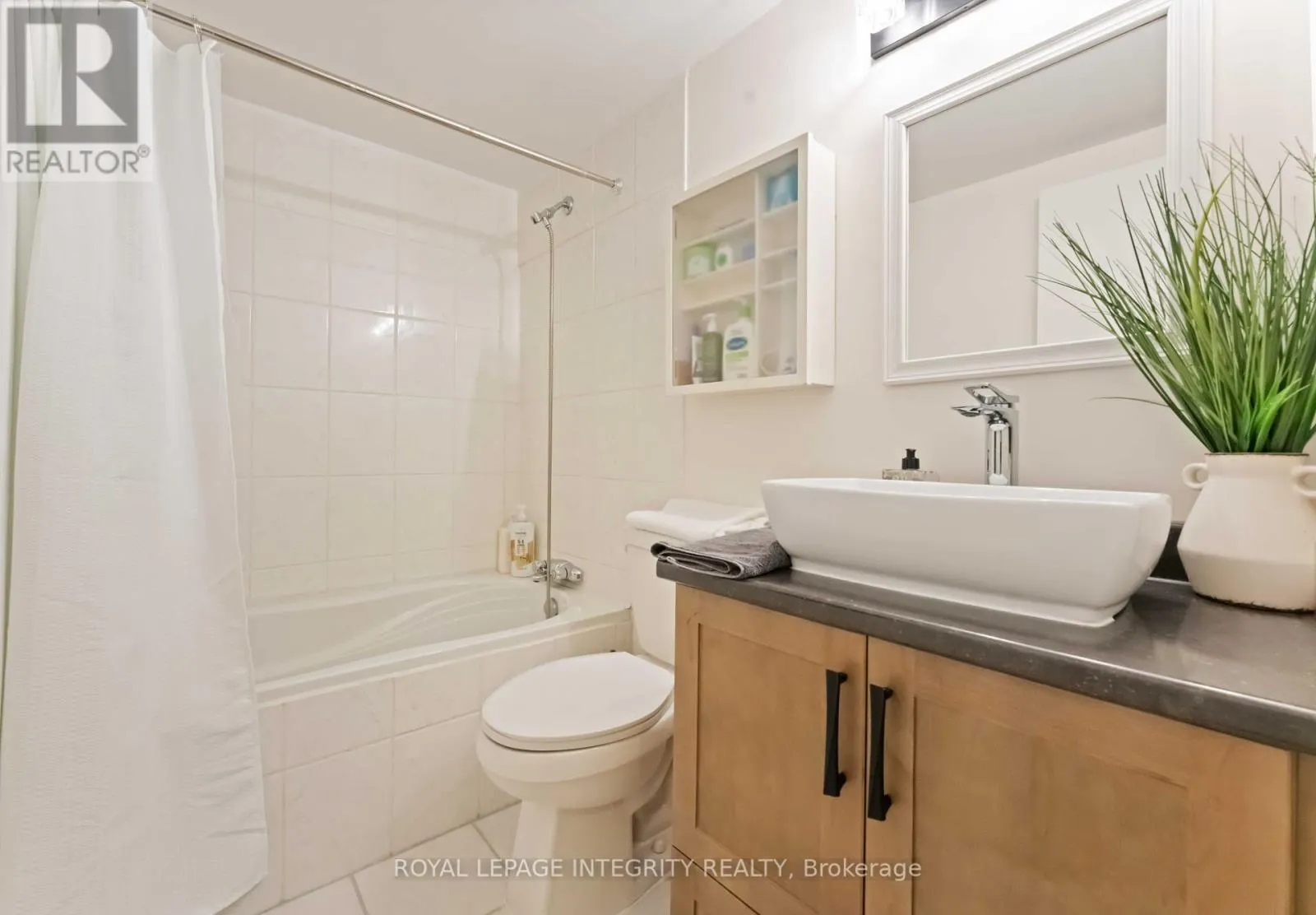 408 - 2000 JASMINE CRESCENT