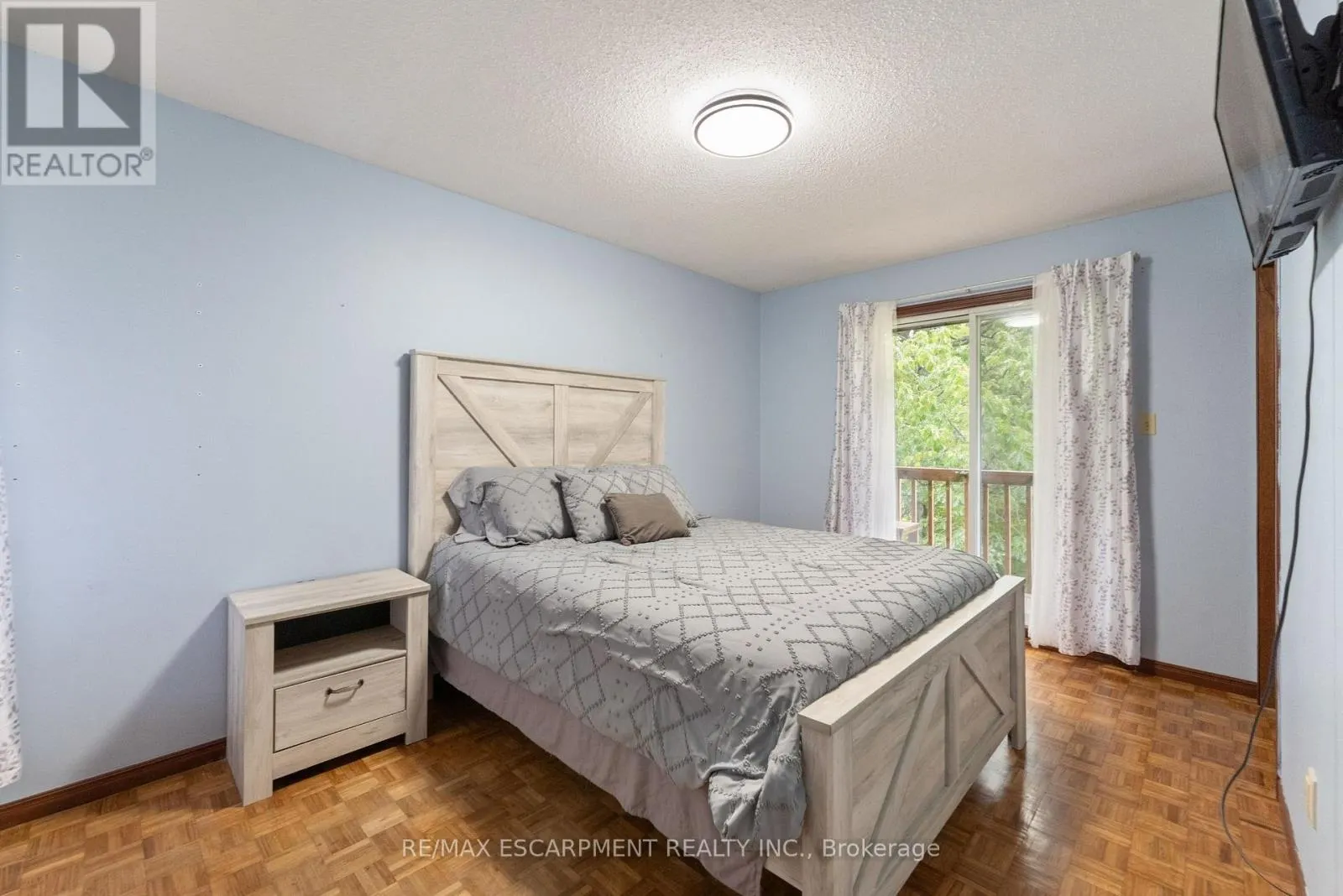 425 GREENHILL AVENUE