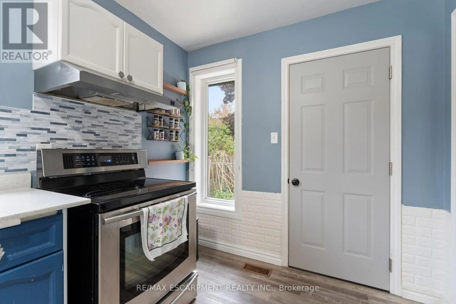 425 GREENHILL AVENUE