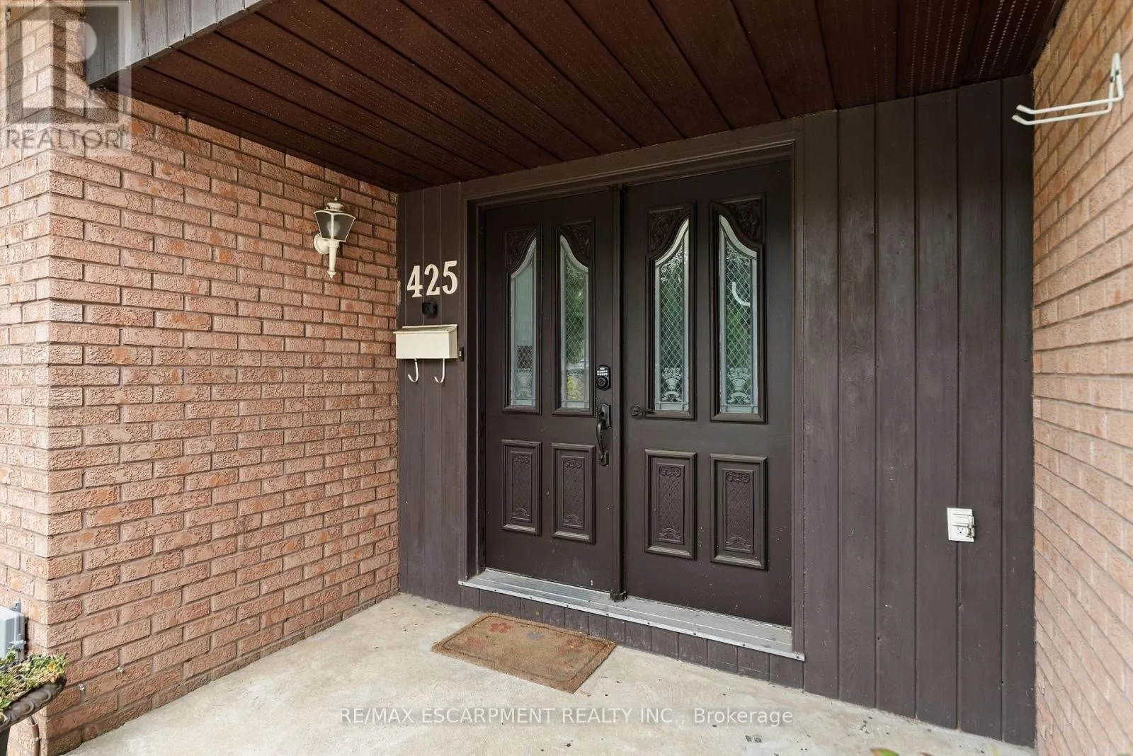 425 GREENHILL AVENUE