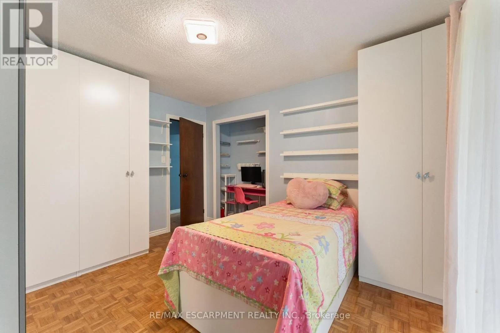 425 GREENHILL AVENUE