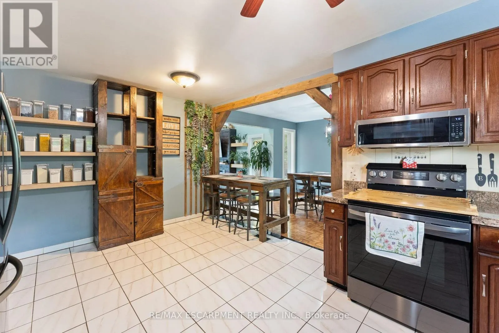 425 GREENHILL AVENUE