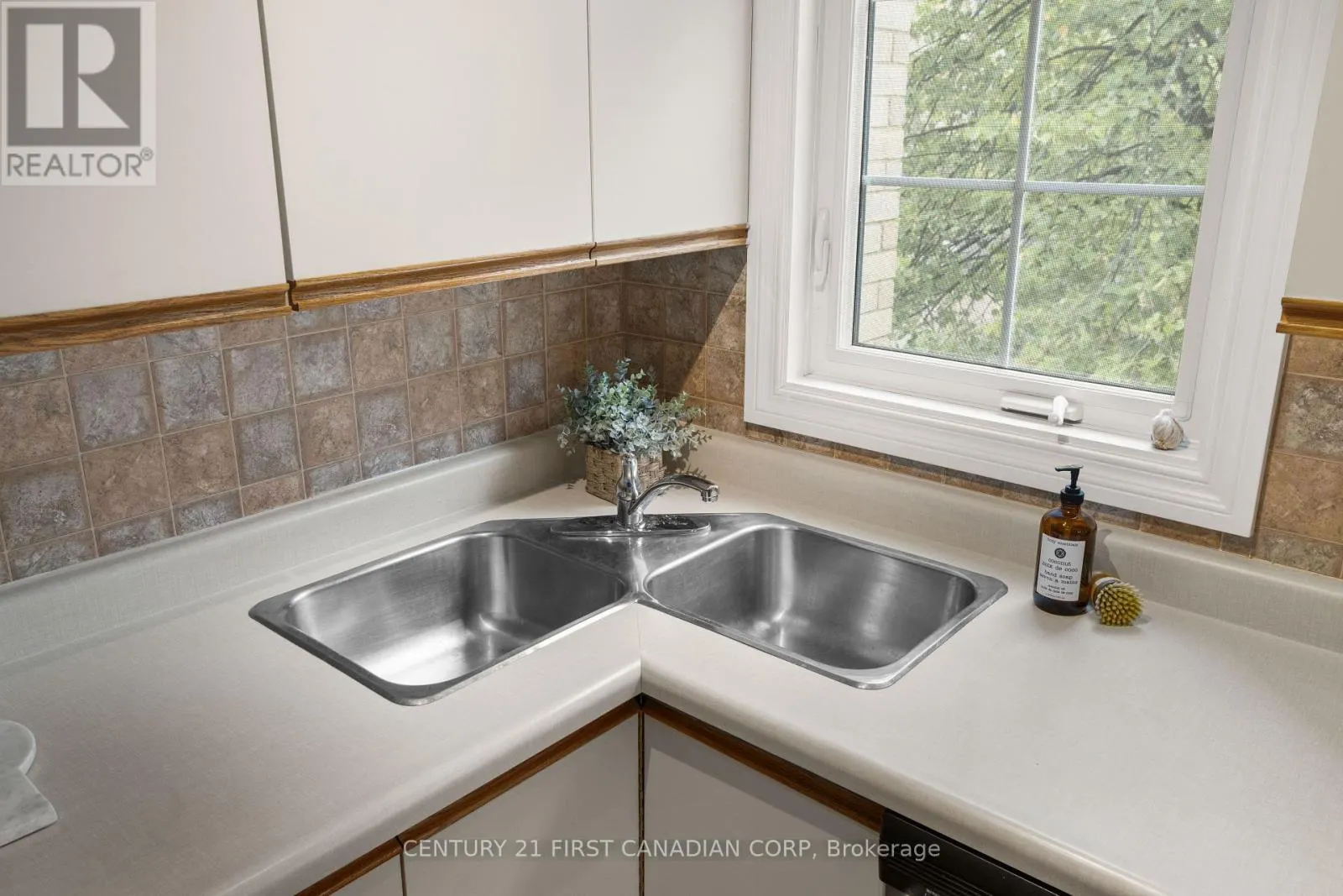 30 - 1399 COMMISSIONERS ROAD W, #30