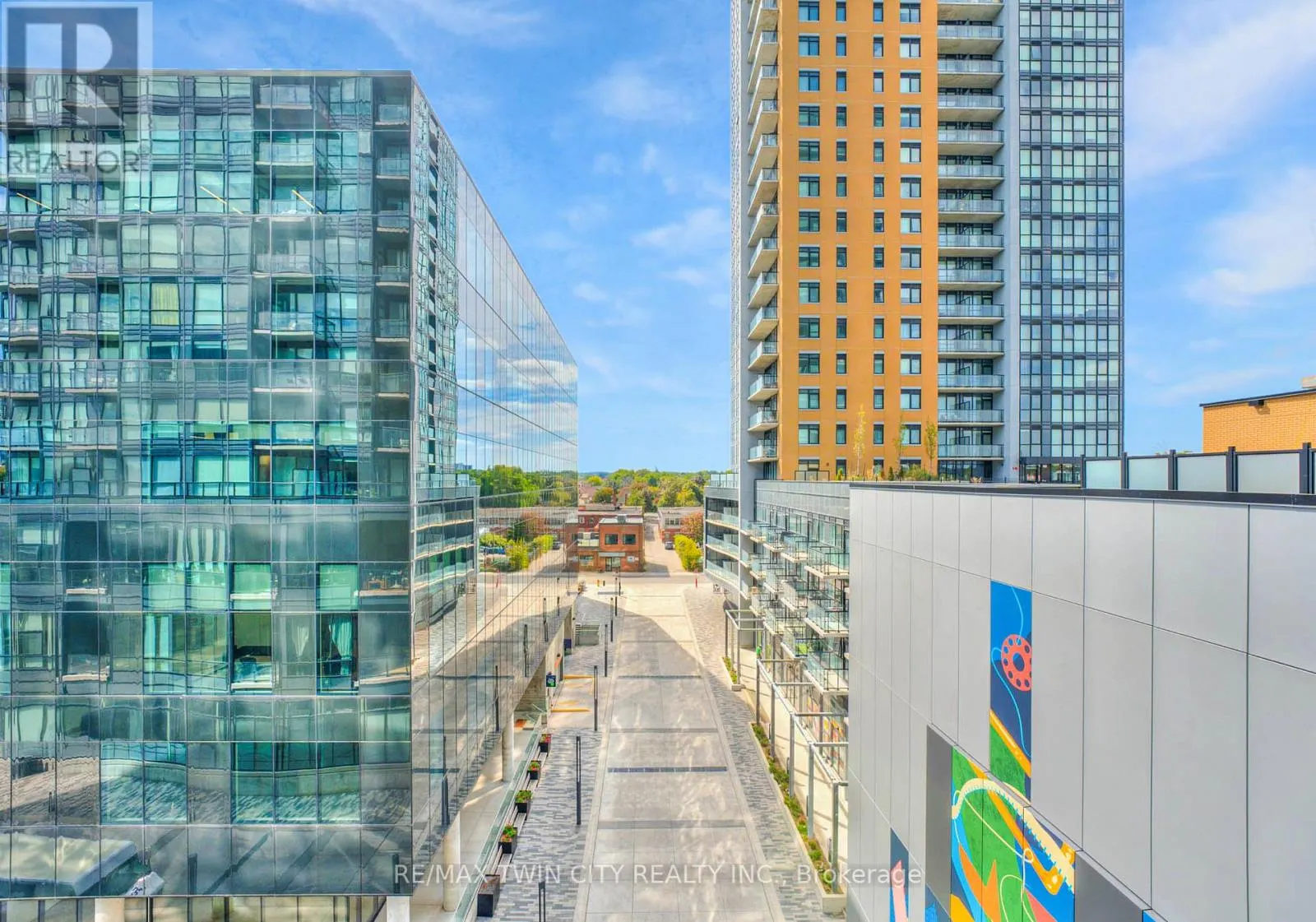 1406 - 100 GARMENT STREET