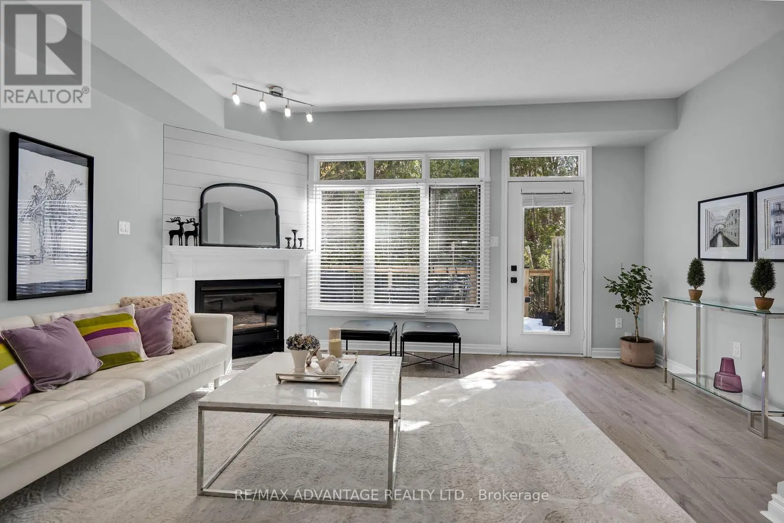 14 - 1415 COMMISSIONERS ROAD W, #14