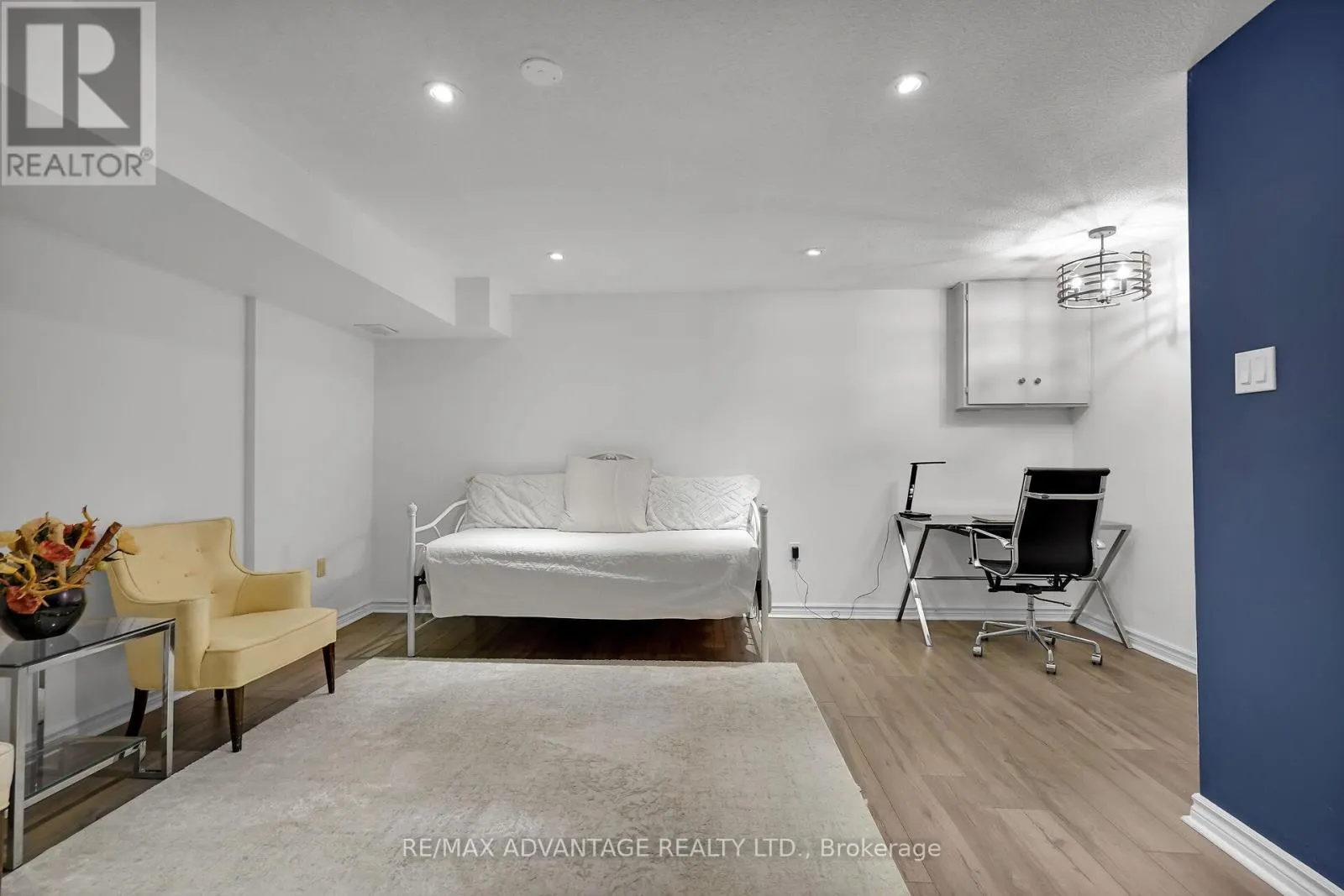 14 - 1415 COMMISSIONERS ROAD W, #14