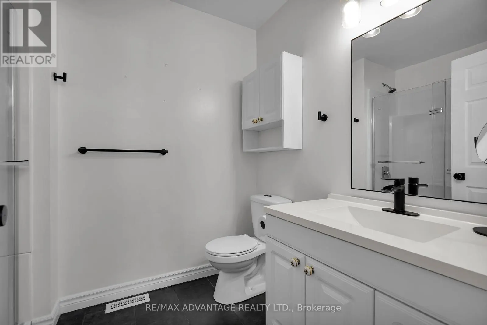 14 - 1415 COMMISSIONERS ROAD W, #14