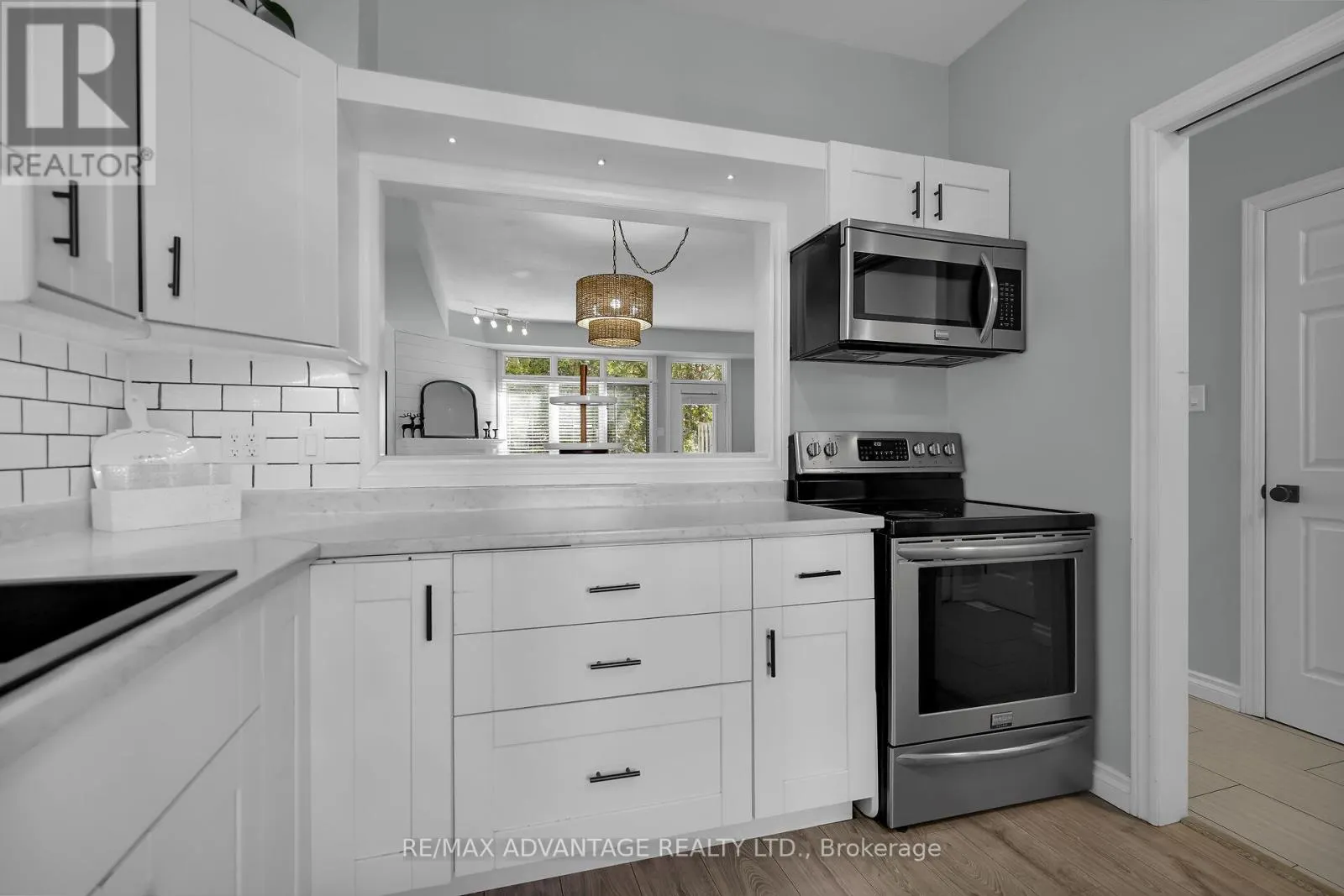 14 - 1415 COMMISSIONERS ROAD W, #14