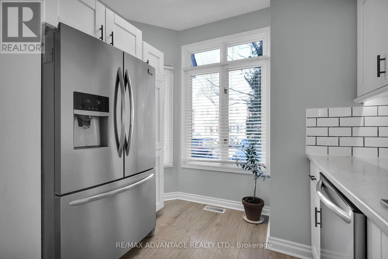 14 - 1415 COMMISSIONERS ROAD W, #14