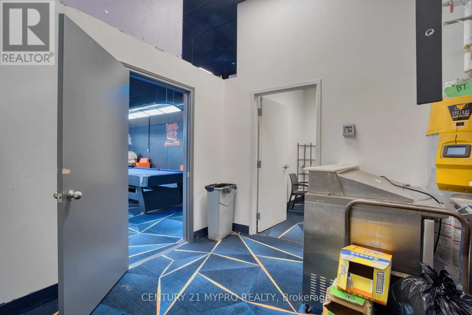 18 - 530 OXFORD STREET W